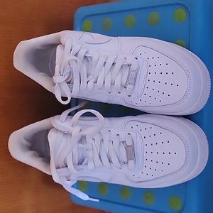 White Nike Airforce 1